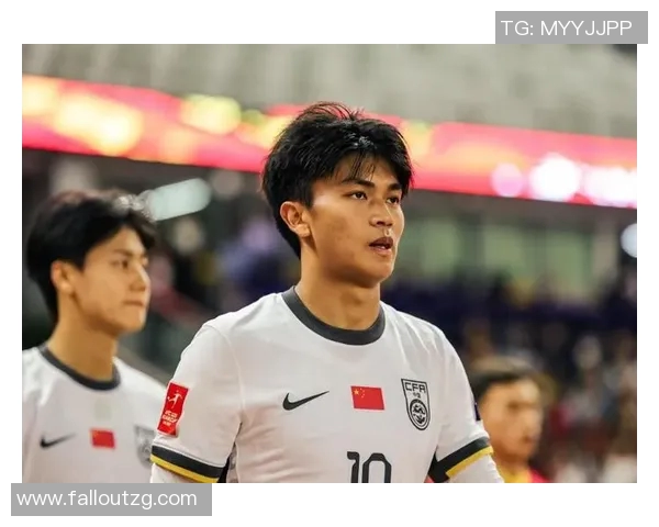 蒯纪闻精彩助攻助力上海申花赢得关键比赛展现出色团队合作精神